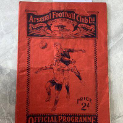 1925 - 1926 Arsenal v Tottenham Reserves Football Programme: Good condition which doubles up as the Railway Cup Final match between Great Eastern Rovers and Gateshead Loco Works. Dated 10 4 1926. Slight creasing. No team changes.
