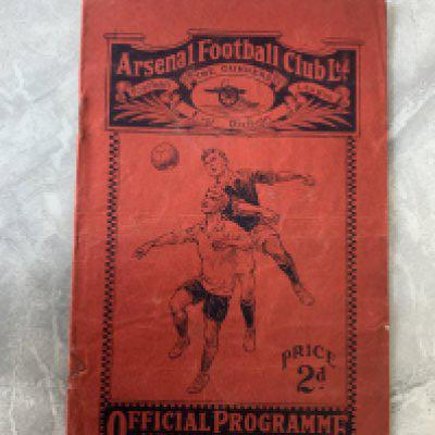 1929 - 1930 Arsenal v Manchester City Football Programme: Good condition league match dated 11 9 1929. No team changes. Few marks to back page.