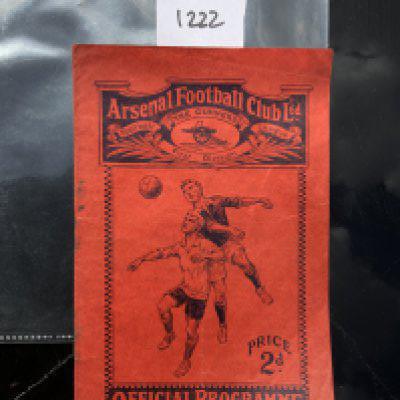 1929 - 1930 Arsenal v Huddersfield Town Football Programme: Good condition league match dated 14 12 1929. No team changes. Pencilled score and scorers noted. Rusty staples holding firm.