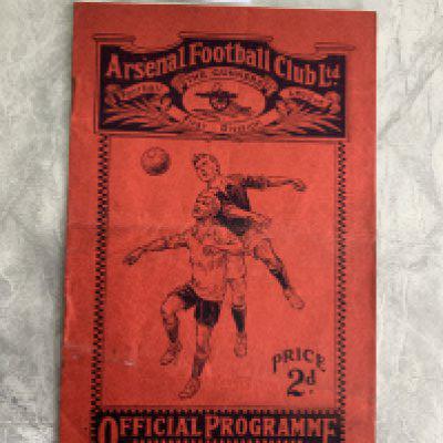 1929 - 1930 Arsenal v Manchester United Football Programme: Excellent condition league match dated 12 3 1930. Pencilled team changes.