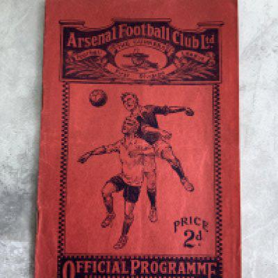 1930 - 1931 Arsenal v Corinthians Football Programme: Excellent condition Shefiff of London Shield match dated 22 4 1931. Team changes.