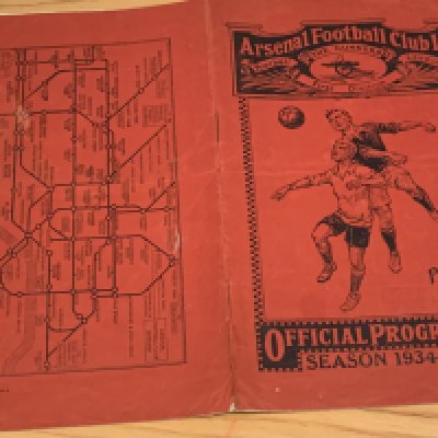 1934 - 1935 England v Italy Football Programme: Full International played at Arsenal. Slight imperfections to cover and page 3. International match dated 14 11 1934. No team changes. Good.