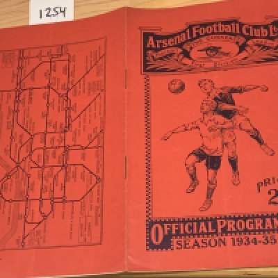 1934 - 1935 Arsenal v Glasgow Rangers Football Programme: Rusty staples holding firm. Friendly match dated 12 9 1934. No team changes. Good.