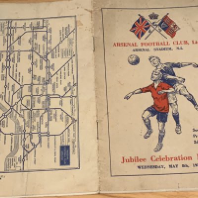 1934 - 1935 England v Anglo Scots Jubilee Match Football Programme: Played At Arsenal. Slight marks to cover. Silver Jubilee match dated 8 5 1935. No team changes. Good.