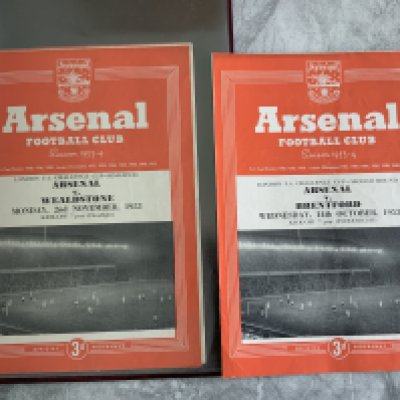 53/54 Arsenal Complete 1st Team + Reserves Football Programmes: Home programmes with all 30 first team including Aston Villa postponed, Charity Shield and friendlies. C/W 22 from the Football Combination + Cup plus 4 London FA Cup matches which includes Chelsea final replay. Majority good. (56)