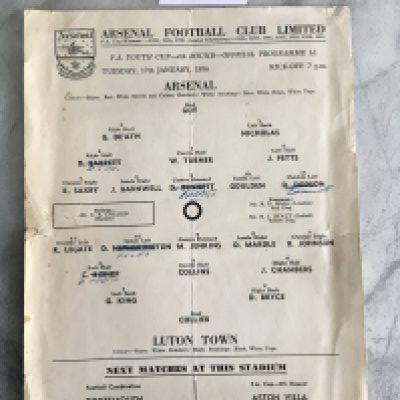 55/56 Arsenal v Luton Youth Cup Football Programme: Single sheet with team changes a couple of tiny tears and folding. Dated 17 1 1 1956.