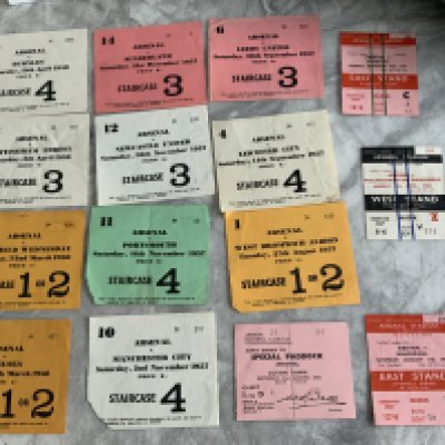 57/58 Arsenal Home Football Tickets: Very good condition league matches in the two different styles of standing and seats. Includes Sunderland Leeds Wolves Everton and Portsmouth. Rare chance. (15)