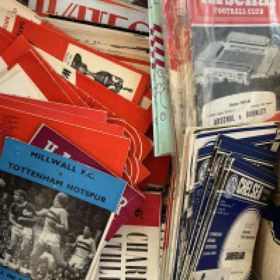 London Clubs Home Football Programmes: From the 60s onwards in good condition covering a lot of clubs. Instructions to sell. (550)