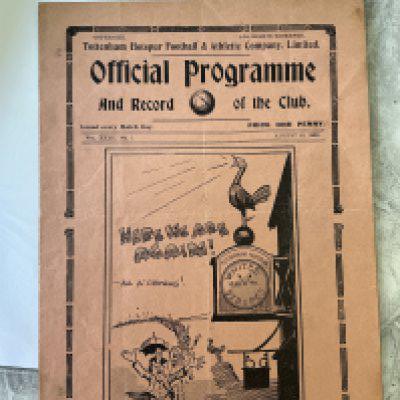 1939 Tottenham Practice Match Football Programme: Whites v Stripes programme has pencilled team changes. Very good dated 12 8 1939 and part of the expunged season. Less than 3 weeks later World War 2 began.