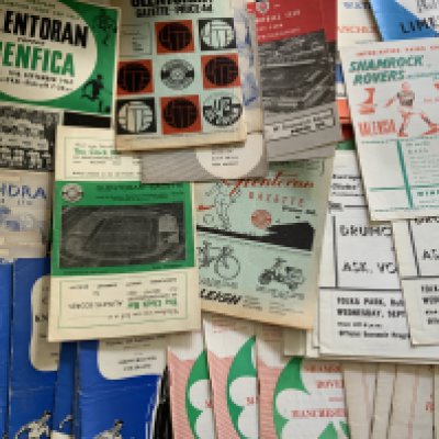 Irish Club Big Match 1960s Football Programmes: 67/68 Glentoran v Benfica x 4, 61/62 Drumcondra v Nurnberg x 7, 65/66 Coleraine v Dynamo Kiev x 8, Shamrock v Zaragoza x 3, Drumcondra v Vorwarts x 8, 64/65 Shamrock v Manchester United x 3, 52/53 Bohemians v West Brom x 2, 68/69 Waterford v Manchester United x 10 and more. Very good with duplication. (est 60+)