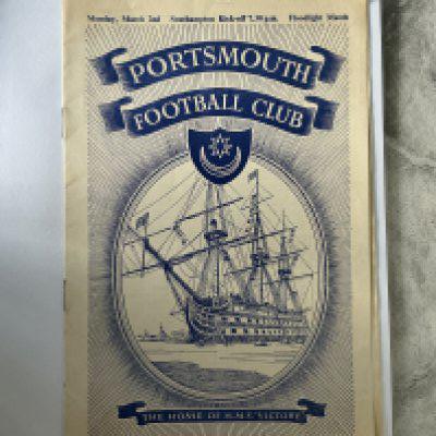 52/53 Portsmouth v Southampton Friendly Football Programme: Very good condition first ever floodlight match programme with no team changes.