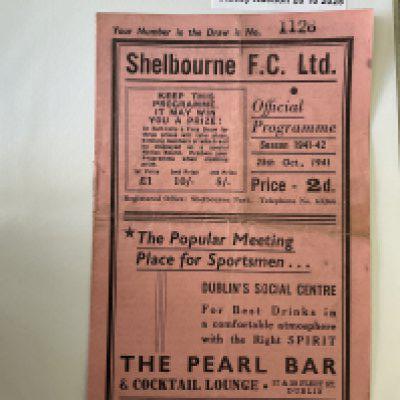 41/42 Shelbourne v Limerick Football Programme: Good condition programme with no team changes. Fold.