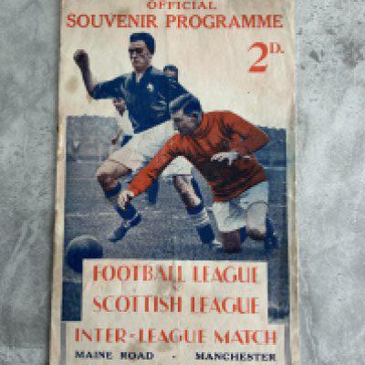 32/33 Football League v Scottish League Football Programme: Inter League match played at Manchester City in fair condition with no team changes. Few marks and one rusty staple holding the other missing.