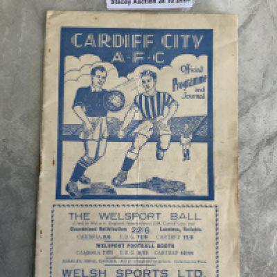 35/36 Cardiff City v Reading Football Programme: 3rd Division South match in good condition with no team changes. Rusty staple holding firm. Fold.