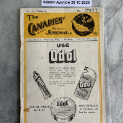 31/32 Norwich City v Reading Football Programme: 3rd Division South match in good condition with no team changes. Rusty staples holding firm.