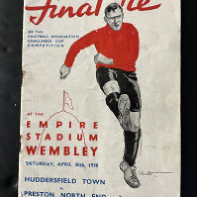 1938 FA Cup Final Football Programme: Huddersfield v Preston in good condition with no team changes. Rusty staples holding firm.