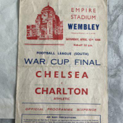 1944 Cup Final Chelsea v Charlton Football Programme: Played at Wembley for the League South final. 4 pager is fair with no team changes. Some marks to folding inside.