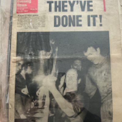 Manchester United Football Newspapers: From home and abroad in very good condition with often full newspapers. Includes subjects such as 1968 European cup run, 1958 FA Cup Final, John Aston testimonial, OFarrell sacked and much more. (40)