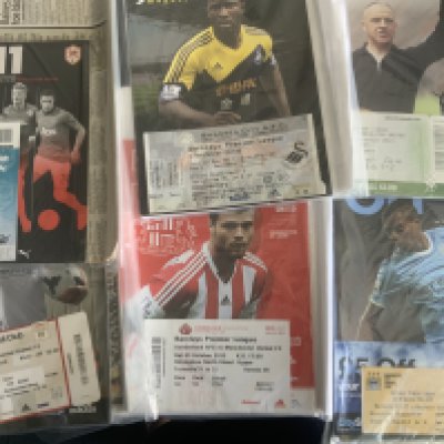 2013 - 2014 Manchester United Complete Football Programmes + Tickets: Only missing Bayern Munich programme at home to complete home and aways. Home programmes come with team sheets match reports and some tickets. Aways are complete of league tickets but also include some friendlies and European.