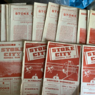 Stoke City Home Football Programmes: 23 from the mid to late 50s and approximately 280 from the 60s plus 50 from the early 70s. Includes 5 seasons sets from the 60s which are possibly complete. Instructions to sell. Very good. (est 350)