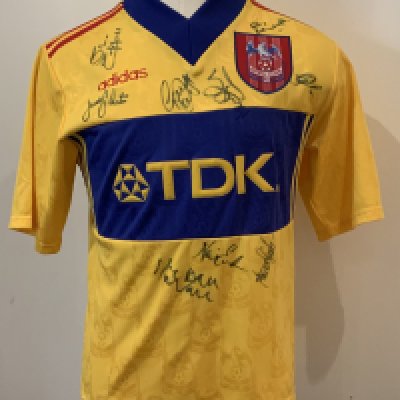 Crystal Palace Signed Football Shirt: Crystal Palace 96/97 season multi signed replica away shirt with 9 signatures. Includes Ray Houghton, Neil Shipperly, Gareth Davies plus others. Good condition.