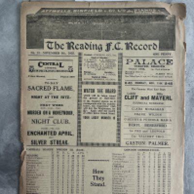 35/36 Reading v Chelsea London Combination Football Programme: Ex bound with covers but spine poor and some small paper loss at borders.