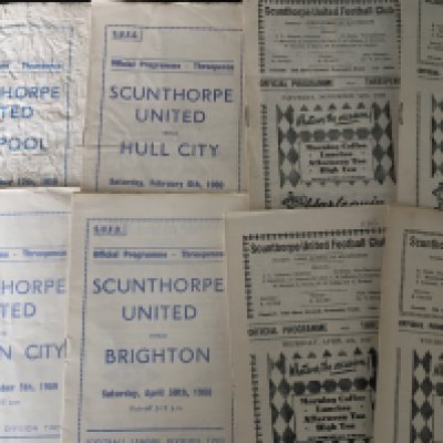 Scunthorpe United Home Football Programmes: 23 from the 50s and approximately 160 from the 60s and 30 from the early 70s. Includes a set of 20 from 60/61. Instructions to sell. Very good. (est 150)