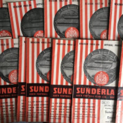 Sunderland Home Football Programmes: 15 from the 50s and approximately 135 from the 60s and 40 from the early 70s. 64/65 x 24 and 67/68 x 24 included. Instructions to sell. Very good. (est 190+)