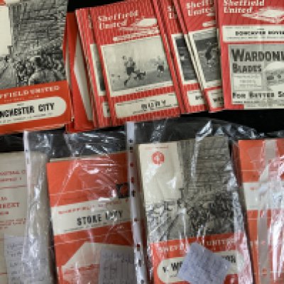 Sheffield United Home Football Programmes: Includes 46/47 + 47/48 Blackpool, 48 from the 50s and approximately 200 from the 60s. Sets from 59/60 61/62 64/65 65/66 could be complete. Instructions to sell. Very good. (est 150+)