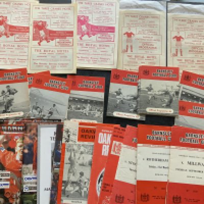 Barnsley + Birmingham Football Programme Collection: Barnsley collection covering 6 x 1950s, 16 x 1960s. 90/1 Joyce Testimonial and 97/8 in both League and League Cup. Good with no duplication. Birmingham City collection from 1951/2 onwards including; 26 x 1950s, 48 x 1960s and 12 x 1970s onwards. An even spread through the 50's with 17 being 1955/6 or earlier. All leage or cup issues with the odd friendly noted. Only minor faults noted, condition is mostly good. (117)