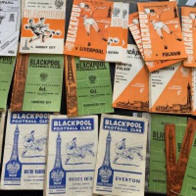Blackburn Rovers and Blackpool Football Programme Collection: Blackburn collection covering 13 x 1950s, 35 x 1960s. Includes 1957/8 Liverpool, 1958/9 Werder Bremen and 1964/5 Sheffield Wednesday December postponed and January. Mostly good with a few minor faults and no duplication. Blackpool collection covering 11 x 1950s, 67 x 1960s contains 1951/2 Middlesbrough, 1952/3 Newcastle, 1953/4 Cardiff and 1969/0 Liverpool Friendly. Condition is mostly good with most of the 1960s being excellent. No duplication (133)