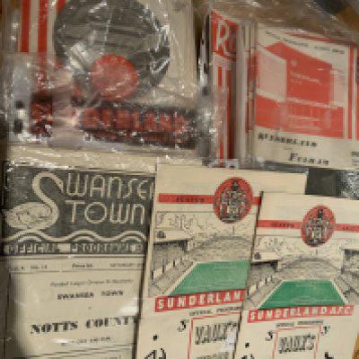 Sunderland + Swansea Football Programmes: Sunderland has 6 x 1950s including 52/53 Stoke, 67 x 1960s and includes 60/61 Bangu, 62/63 Standard Liege, 76/77 Australian Federation. Fair/good with no duplication. Swansea includes 48/49 Notts County, 10 x 1950s, 21 x 1960s which are mostly early 1960s. Includes 52/53 Bury, 54/55 Notts Forest, Rotherham and Bury. Good with no duplication. (122)