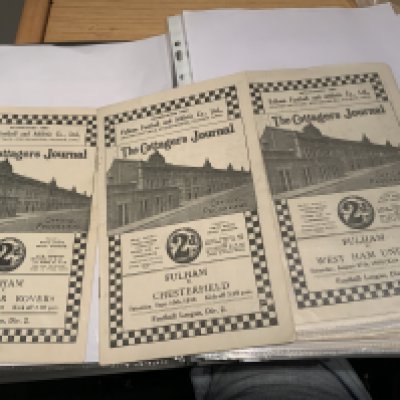Fulham Home + Away Football Programme Collection: Pre war x 9 Including 31/32 Exeter Promotion Special which has 14 good autographs on the pen pictures inside. 8 mid to late war time. Complete seasons of homes 45/46 x 24, 46/47 x 25 and includrs fuel emergency and practice match, 47/48 x 26, 48/49 x 23, 49/50 x 25. 1950 x 160, 1960s x 200, 1970s x 177 plus 1980s x 115. Aways include 1940s x 32, 1950s x 82, 1960s x 164, 1970s x 172. Private collection with no duplication. Spotted handbooks and folders of benefit matches etc. Very good. (1238)
