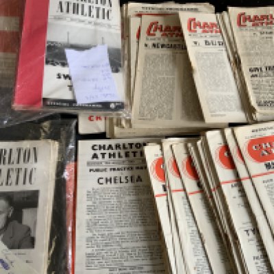 Charlton Home Football Programmes: 65 from the 50s, 230+ from the 60s to include 60/61 61/62 + 62/63 complete or near complete sets and a further 100+ from the 70s. Instructions to sell. Very good. (est 400+)