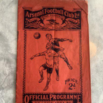 1934 England v Italy Football Programme: Full International played at Arsenal. Good condition although some bleeding inside from red covers. Slight fold but no team changes.
