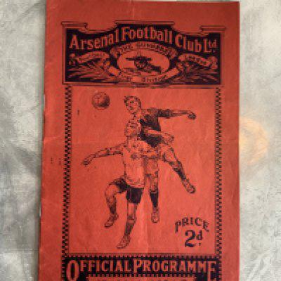 1936 England v Hungary Football Programme: Full International played at Arsenal. Good condition with slight folding but no team changes. Staples replaced.