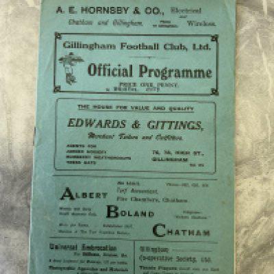 1926 - 1927 Gillingham v Bristol City Football Programme: Very good condition division three programme with no team changes. Score and scorers noted inside and the word Bristol City neatly written to cover.