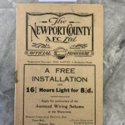 1928 - 1929 Newport County v Swindon Town Football Programme: Good condition division three programme with no team changes. Rusty staple failed.