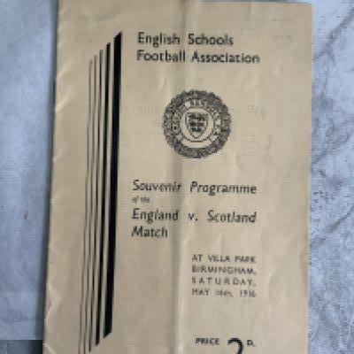 1936 England v Scotland Schools Football Programme: Played at Aston Villa this 16 page programme is very good with no team changes although light fold. Some great young players including Len Shackleton.