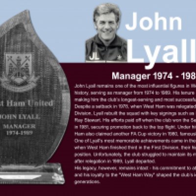 John Lyall West Ham Manager 1974 - 1989 Football Award: Quality glass plaque with old West Ham crest above the words West Ham United John Lyall Manager 1974 - 1989. Issuer unknown.