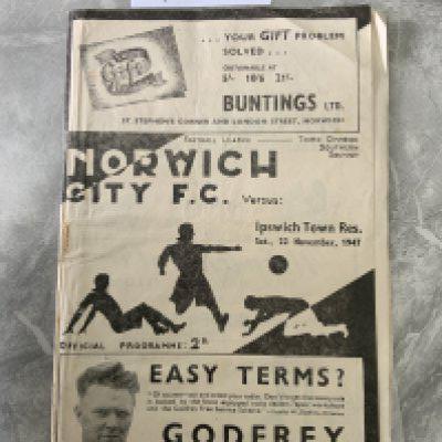 47/48 Norwich City Reserves v Ipswich Football Programme: Football Combination with pencilled team changes dated 22 11 1947. Good.