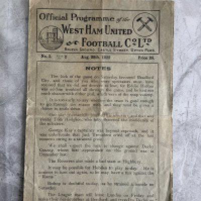 1922 - 1923 West Ham v Derby Football Programme: Division 2 match in fair/good condition with no team changes. Folding.