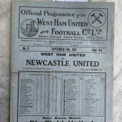 1931 - 1932 West Ham v Newcastle Football Programme: Excellent condition division one programme with no team changes.