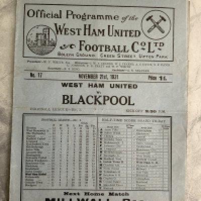 1931 - 1932 West Ham v Blackpool Football Programme: Excellent condition division one programme with no team changes. Light fold.