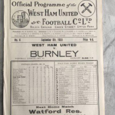 1933 - 1934 West Ham v Burnley Football Programme: Excellent condition ex bound white division two programme with no team changes.
