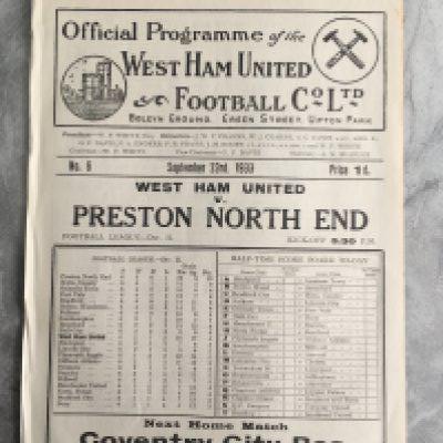 1933 - 1934 West Ham v Preston Football Programme: Excellent condition ex bound white division two programme with no team changes.