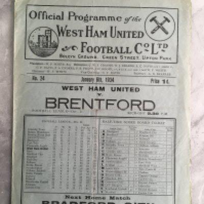 1933 - 1934 West Ham v Brentford Football Programme: Fair/good condition division two programme with no team changes. Folding and small tear.