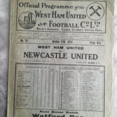 1934 - 1935 West Ham v Newcastle Football Programme: Fair condition division two programme with no team changes. Few tears to border.