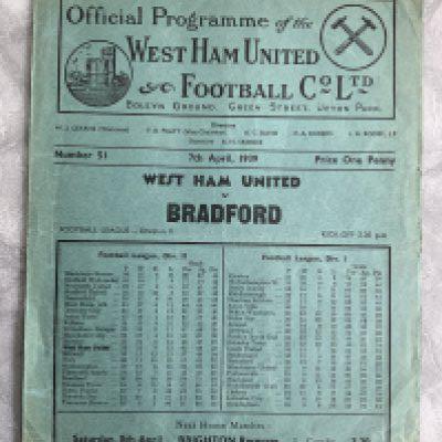1938 - 1939 West Ham v Bradford Park Avenue Football Programme: Very good condition division two programme with no team changes.