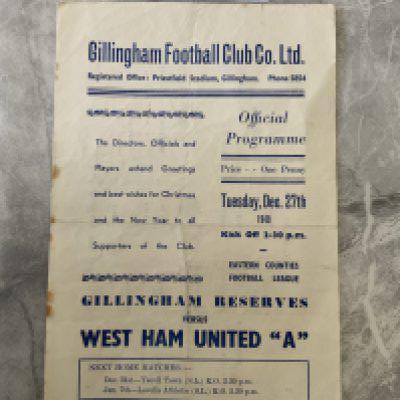 49/50 Gillingham Reserves v West Ham A Football Programme: Eastern Counties League single sheet with no team changes dated 27 12 1949. Good with folding.
